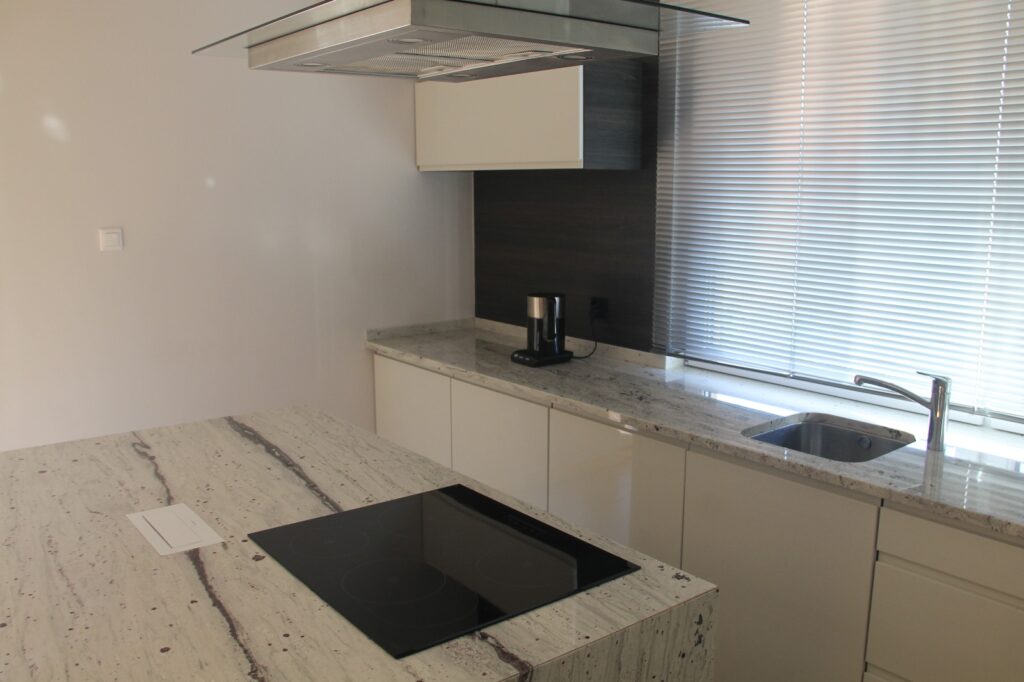 Kuchnia z granitowym blatem